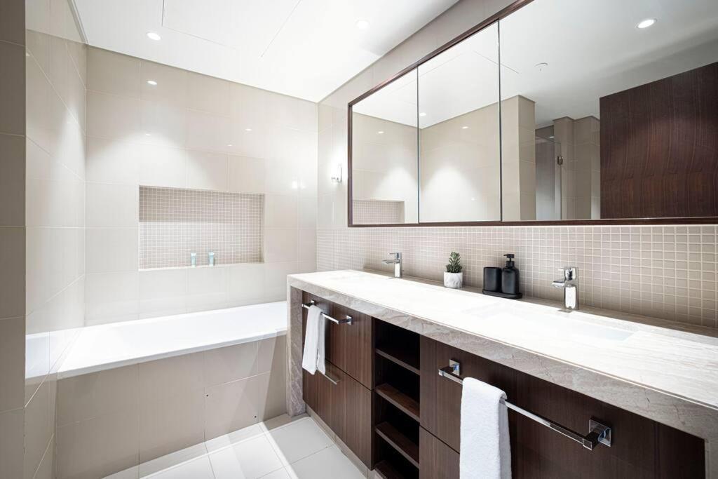 Magnificent Brand New Lux 3Br Burj & Fountain View Apartment Dubai Exterior photo